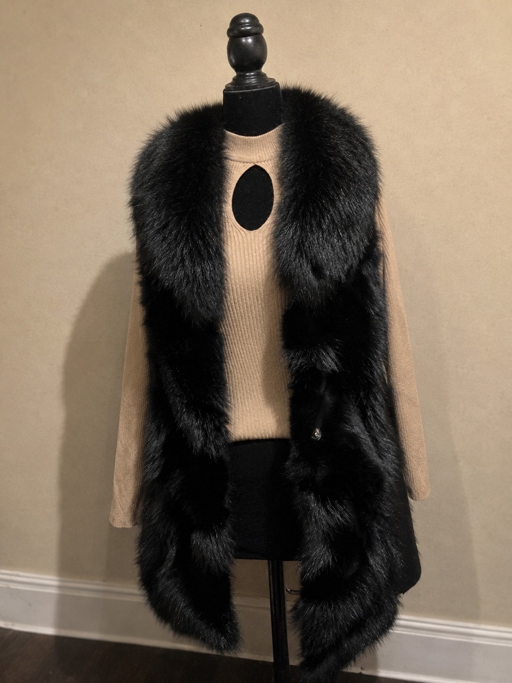 Black Fox Fur & Leather Long Vest Size M – Japan,beige knit top included FREE